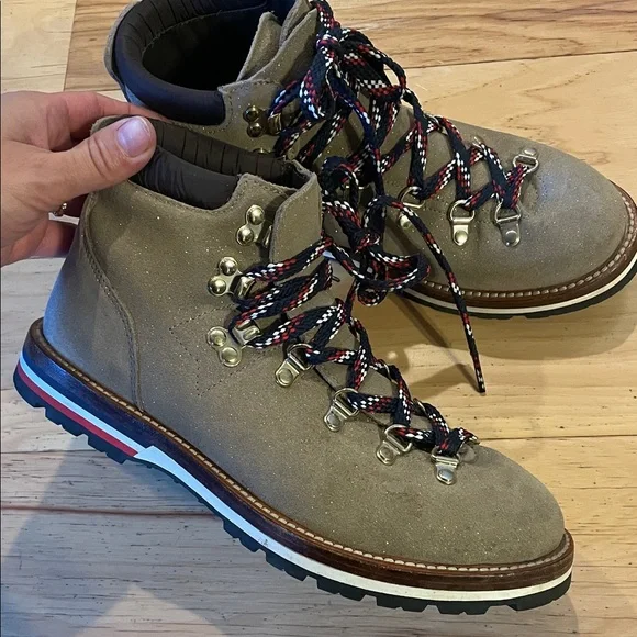 Moncler Blanche Boots with Sparkle - Picture 7 of 8